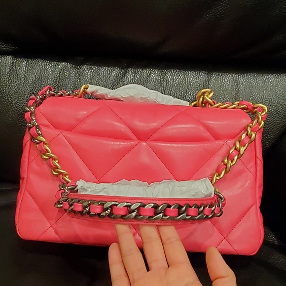 Chanel -- 19 Large Flap Bag - Picture 14 of 16